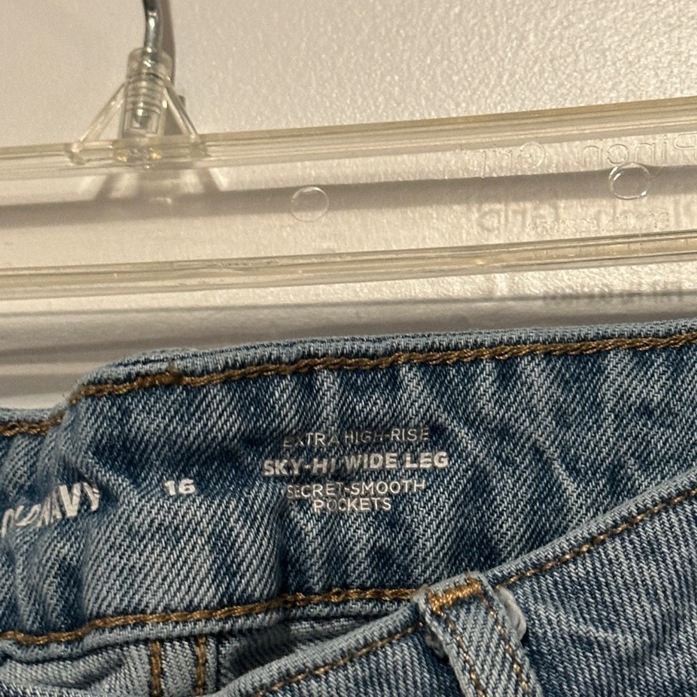 Old Navy Women's Extra High Rise Wide Leg Jeans - Picture 3 of 3